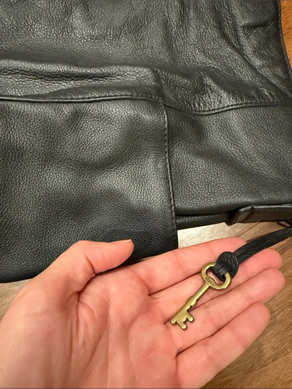 Last call 🩵 Fossil Black Leather Hobo Shoulder Bag with Key Charm